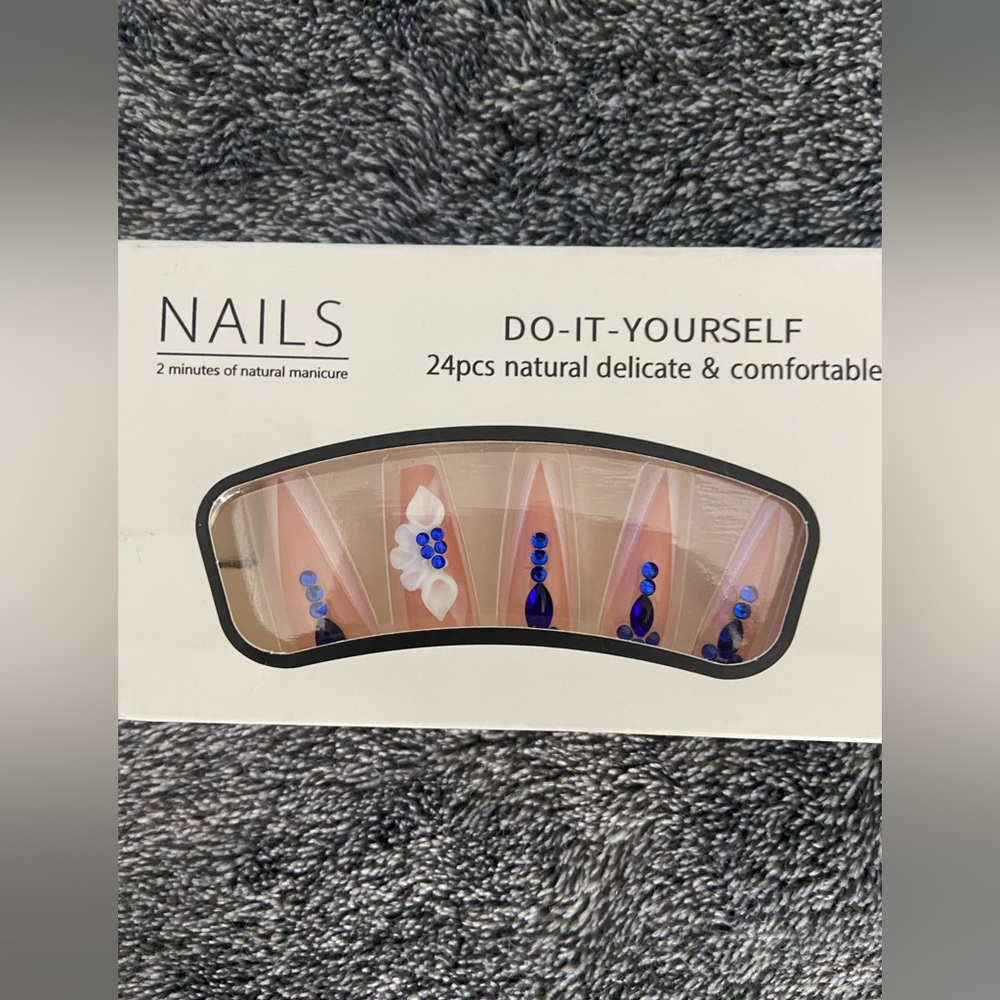 Super cute press on nails